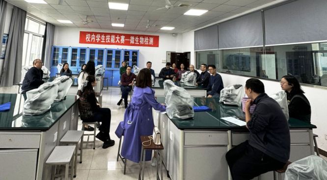 食品、化学教研室教研活动.jpg